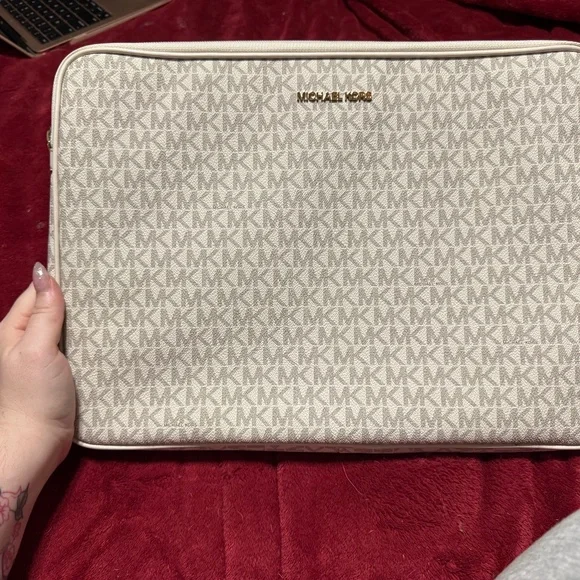 Michael Kors laptop sleeve - Picture 1 of 3